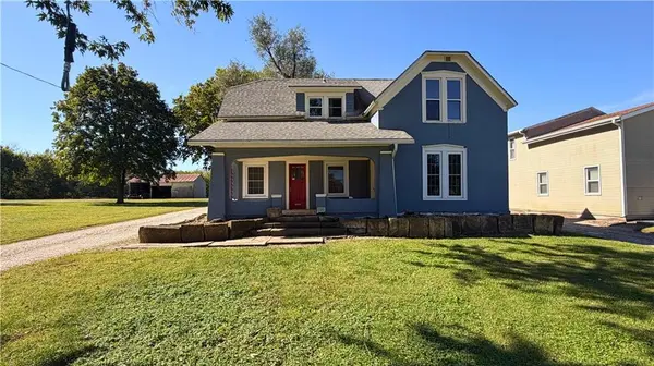 202 N 12th ST, Hiawatha, KS 66434
