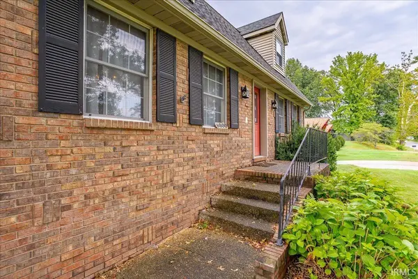 6800 Sharon RD, Newburgh, IN 47630-1933
