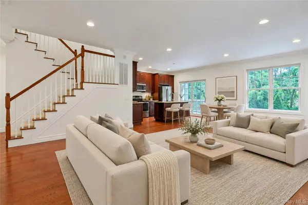 15 Hidden Ridge CT, Scarsdale, NY 10583