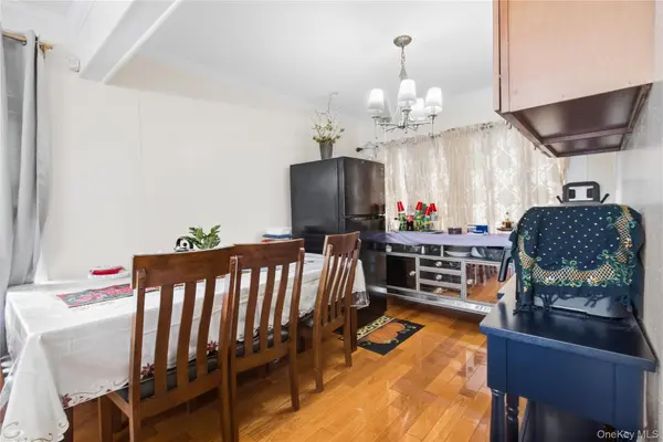 90 Clearstream AVE, Valley Stream, NY 11580