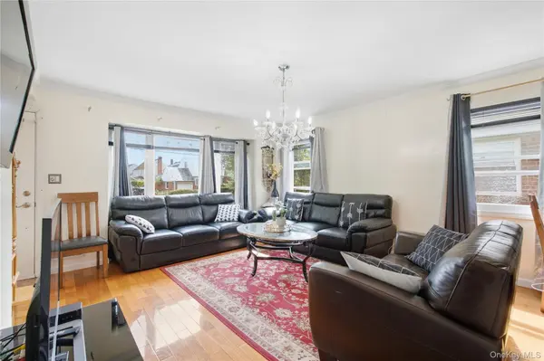 90 Clearstream AVE, Valley Stream, NY 11580