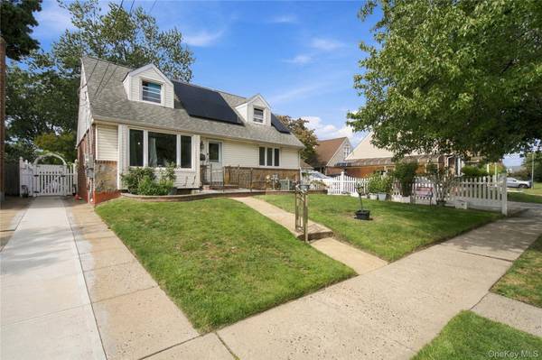 90 Clearstream AVE, Valley Stream, NY 11580