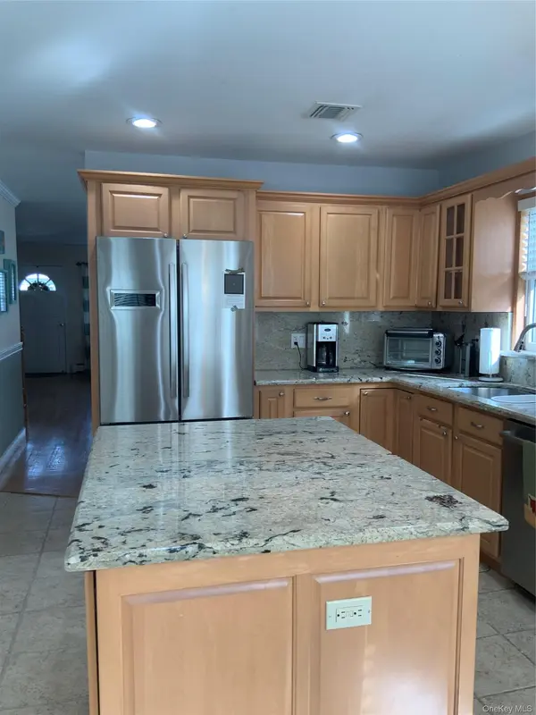 9 Kirkwood RD, Port Washington, NY 11050