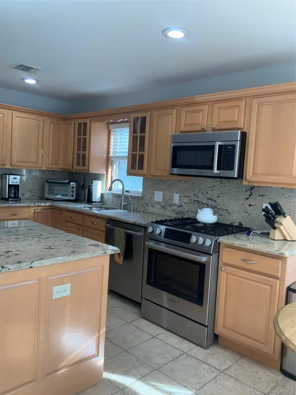 9 Kirkwood RD, Port Washington, NY 11050