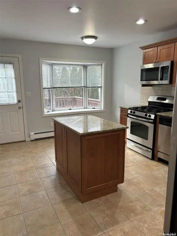 9 Kirkwood RD, Port Washington, NY 11050