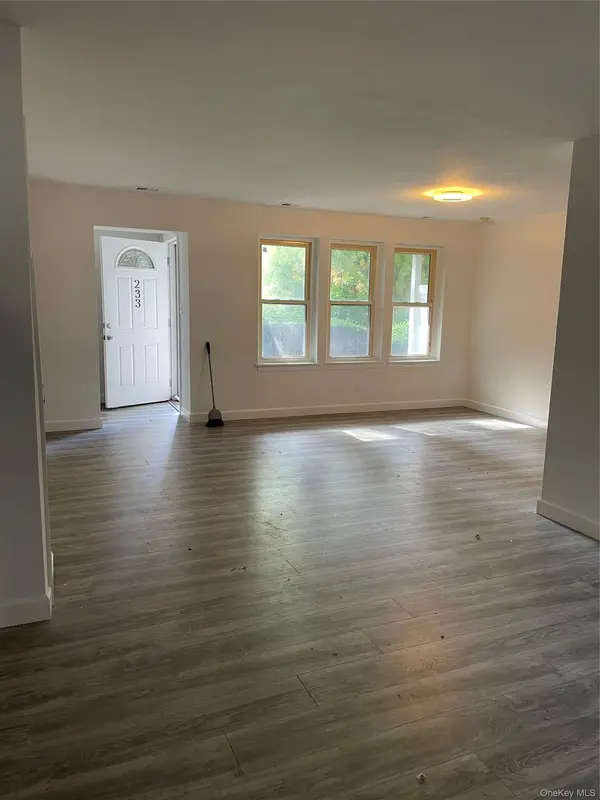 233 Artist Lake DR, Middle Island, NY 11953