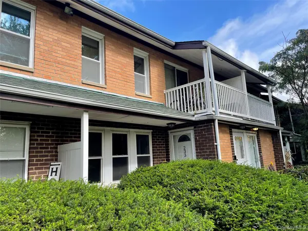233 Artist Lake DR, Middle Island, NY 11953
