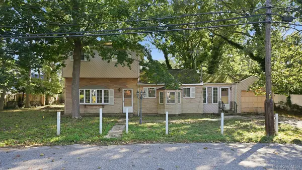 6 Cherry LN, Lake Grove, NY 11755