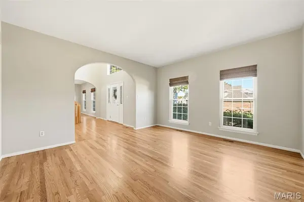 2775 Towne Oaks DR, St Louis, MO 63129