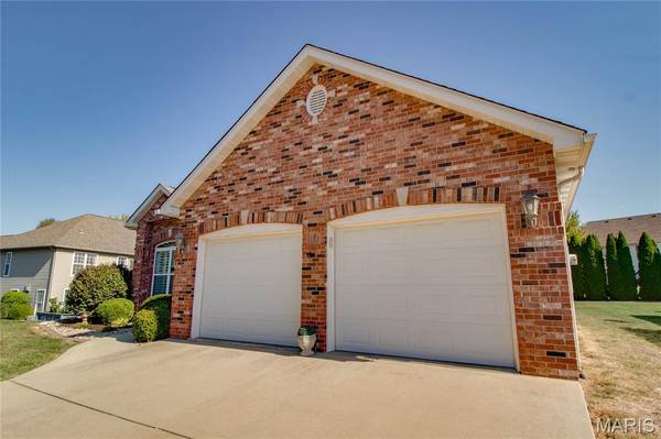 4629 Wisteria DR, Alton, IL 62002