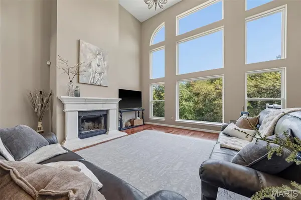 106 Crimson Oaks CT, Lake St Louis, MO 63367