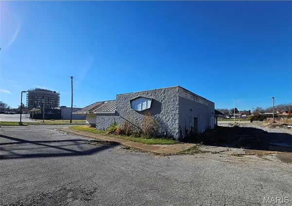 2595 chambers, Moline Acres, MO 63136