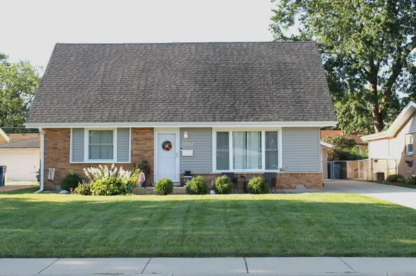 5237 Pleasant LN, Crestwood, IL 60418