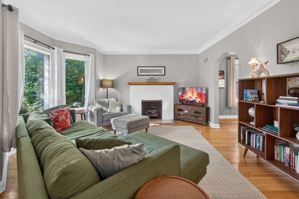 4842 W BALMORAL AVE, Chicago, IL 60630