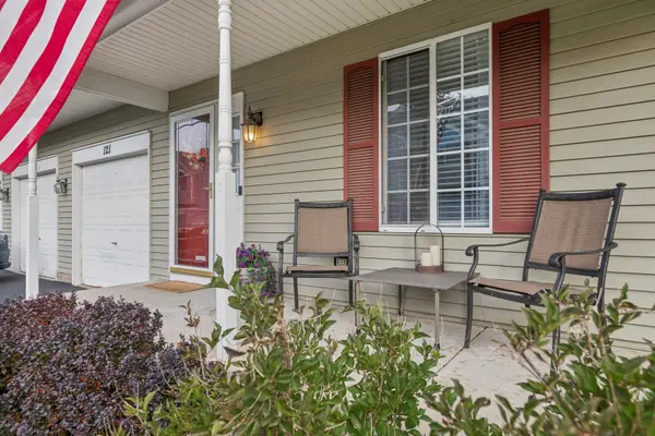 121 Village Creek DR #121, Lake In The Hills, IL 60156