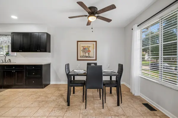 121 Village Creek DR #121, Lake In The Hills, IL 60156