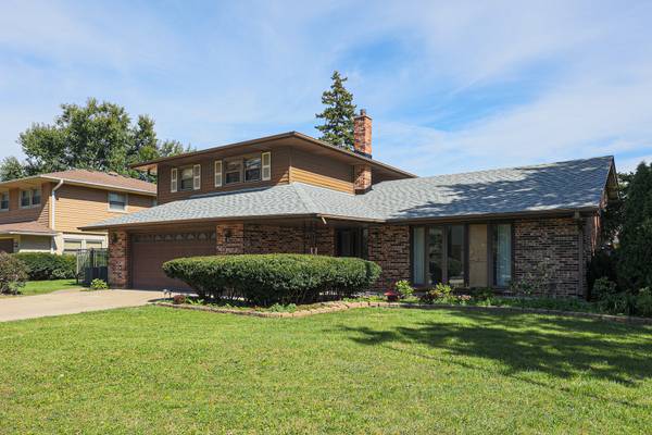 1601 N Rosetree LN, Mount Prospect, IL 60056