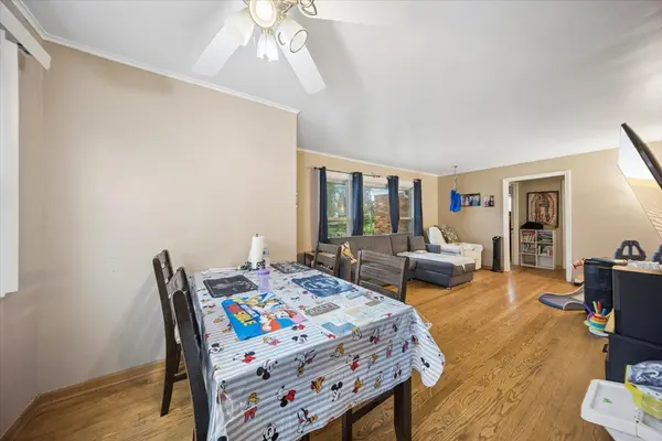1372 S 6TH AVE, Des Plaines, IL 60018