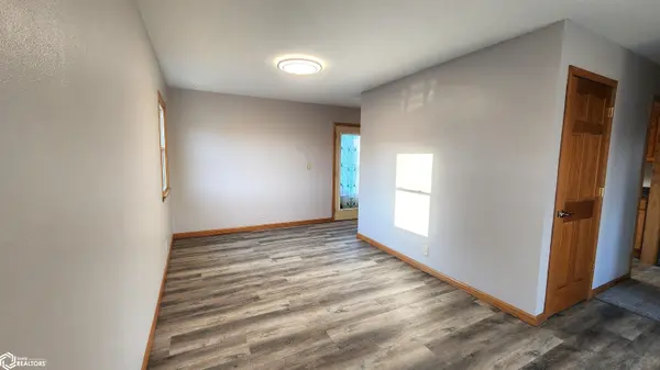 537 4th ST, Mason City, IA 50401