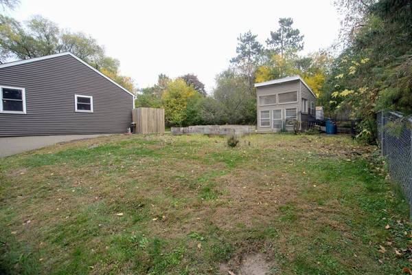 13510 Knollway DR N, Minnetonka, MN 55305