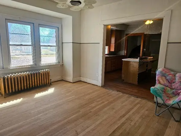 212 S Center ST, Ceylon, MN 56121