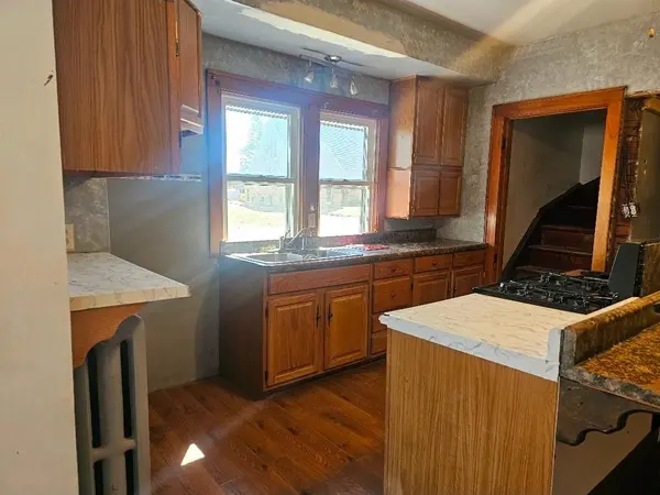 212 S Center ST, Ceylon, MN 56121