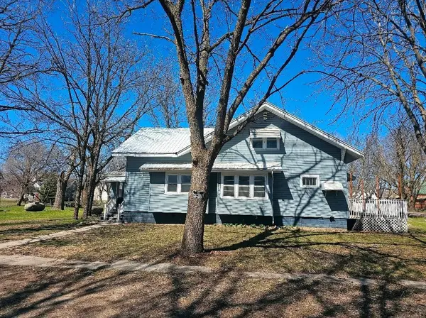 212 S Center ST, Ceylon, MN 56121