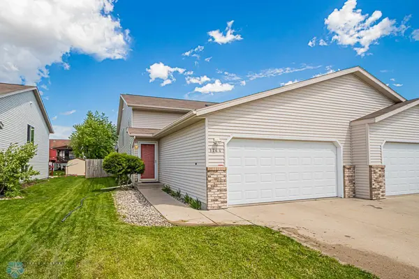 1744 50 ST S, Fargo, ND 58104