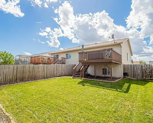 1744 50 ST S, Fargo, ND 58104