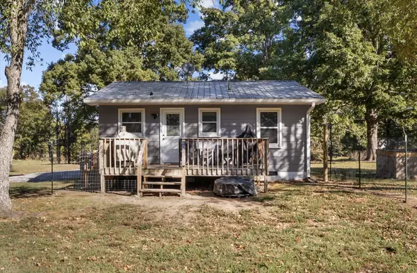 3735 Old Nashville Hwy, Mc Ewen, TN 37101