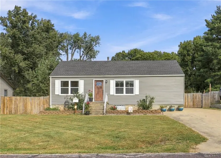 9604 E 69th ST, Raytown, MO 64133