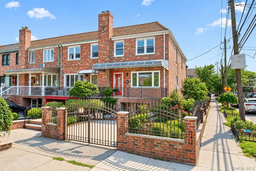5902 70th ST, Maspeth, NY 11378