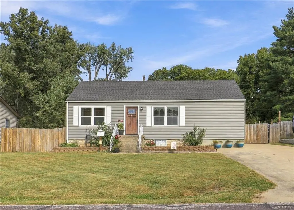 9604 E 69th ST, Raytown, MO 64133