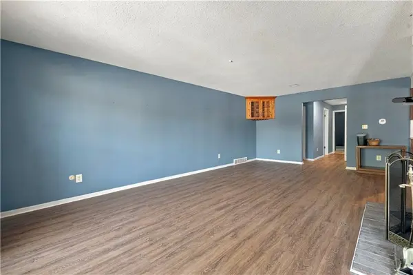 10730 Glenwood ST #C, Overland Park, KS 66211
