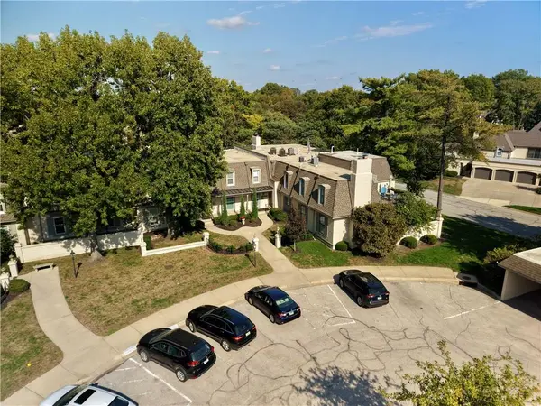10730 Glenwood ST #C, Overland Park, KS 66211