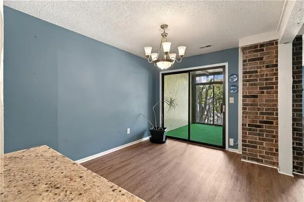 10730 Glenwood ST #C, Overland Park, KS 66211