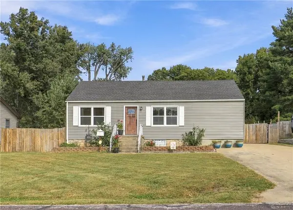 9604 E 69th ST, Raytown, MO 64133