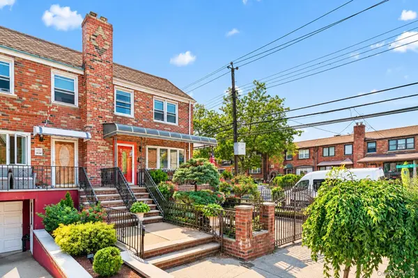 5902 70th ST, Maspeth, NY 11378