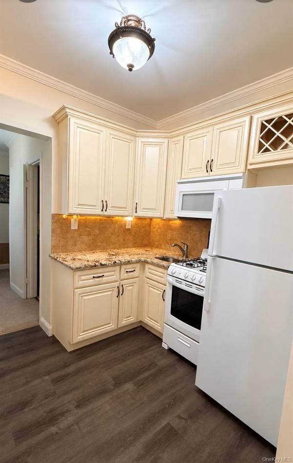 1185 E BROADWAY #4E, Hewlett, NY 11557