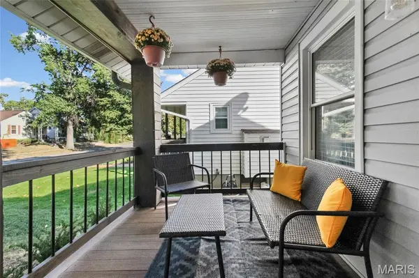 7020 Sutherland AVE, St Louis, MO 63109