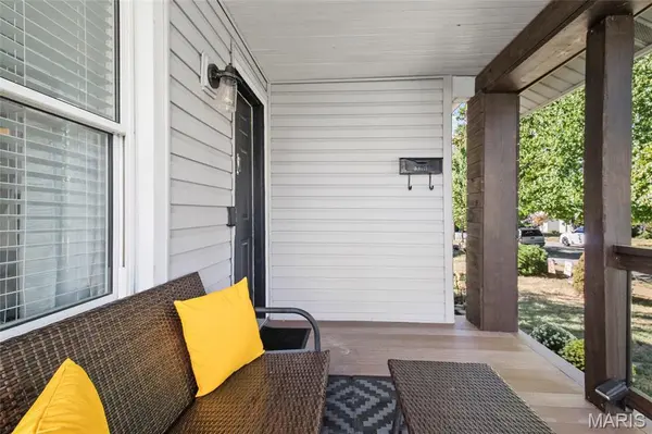 7020 Sutherland AVE, St Louis, MO 63109