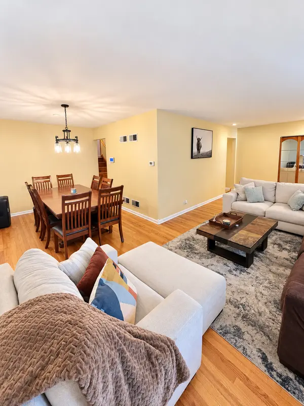 1339 Prince DR, South Holland, IL 60473