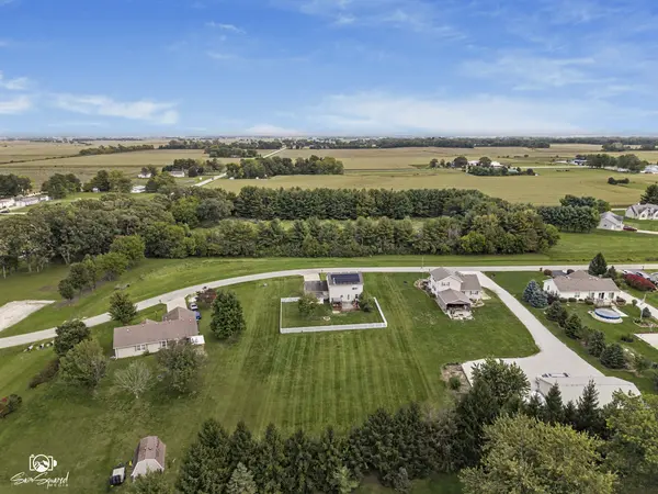 3578 Miracle DR, St. Anne, IL 60964