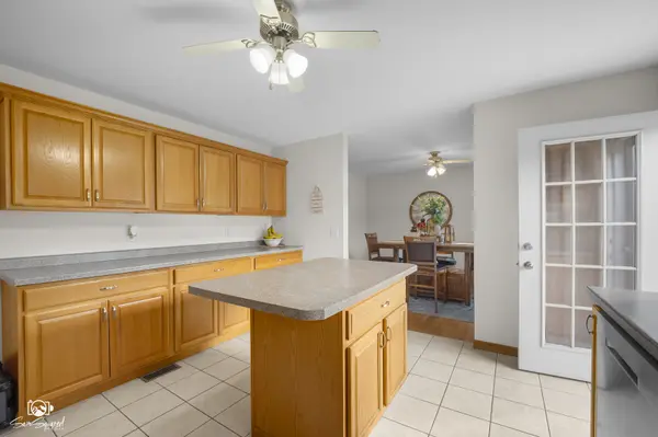 3578 Miracle DR, St. Anne, IL 60964