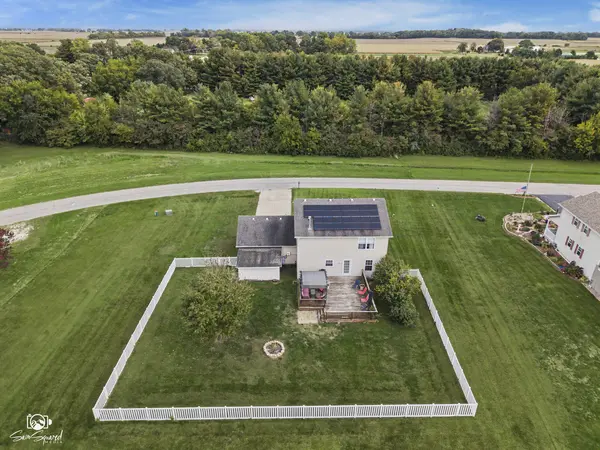 3578 Miracle DR, St. Anne, IL 60964