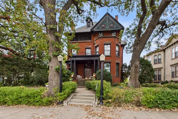 302 Summit AVE #4, Saint Paul, MN 55102
