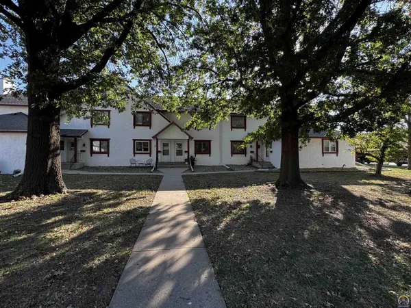 2003 Greenbriar Dr, Emporia, KS 66801