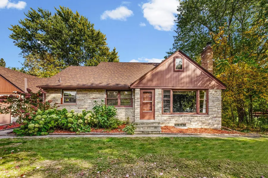 609 Silver Lake RD NW, New Brighton, MN 55112