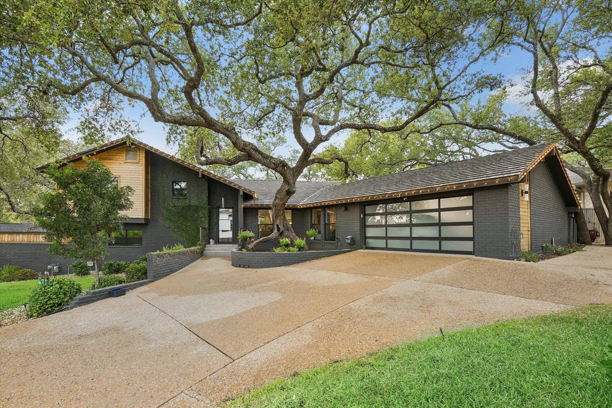 7602 Stoneywood DR, Austin, TX 78731