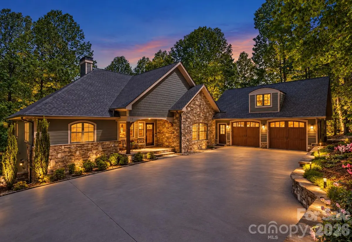 20 Fernridge CT, Flat Rock, NC 28731